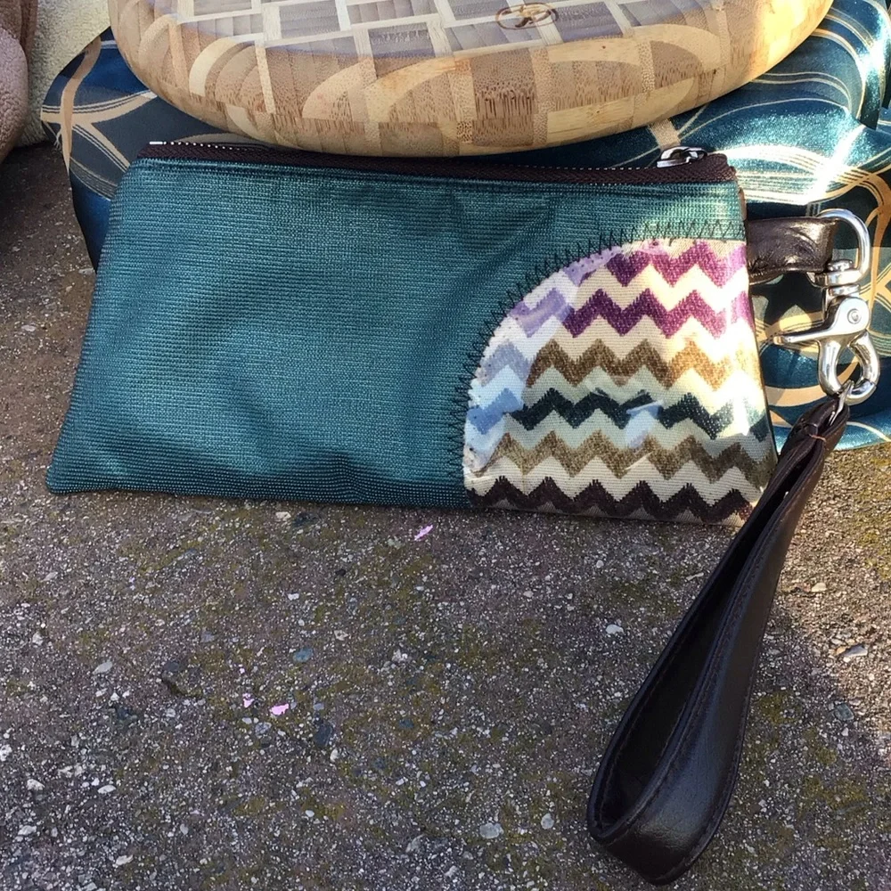 Ellu by Leslie Pozen Teal & Multicolored Coated Canvas Wristlet